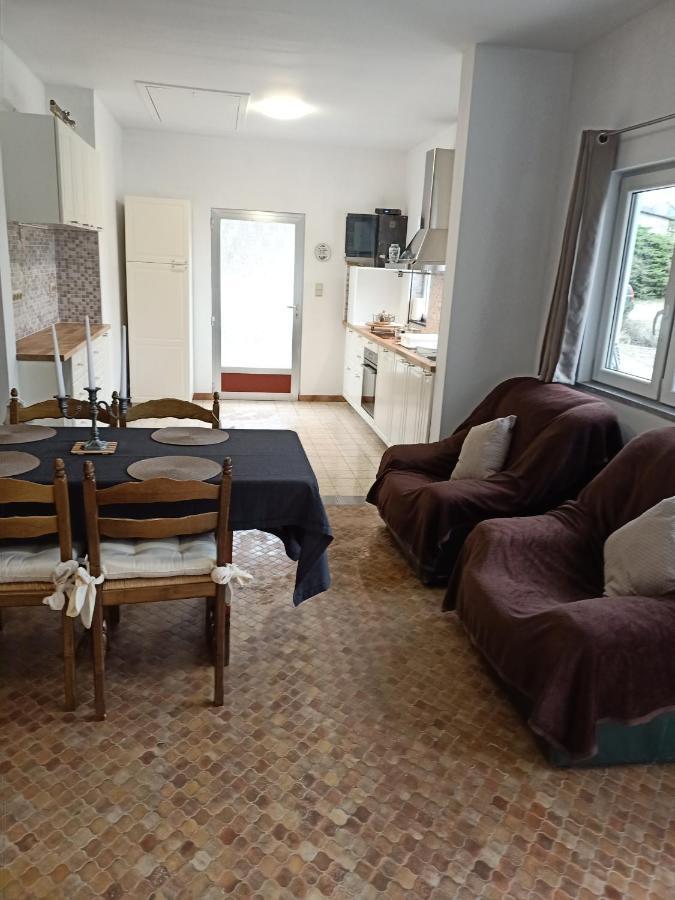 Deux Etangs Poissonneux Au Milieu Des Bois Avec Gite Moderne, La Halte Des Deux Lacs Rosee Exterior photo