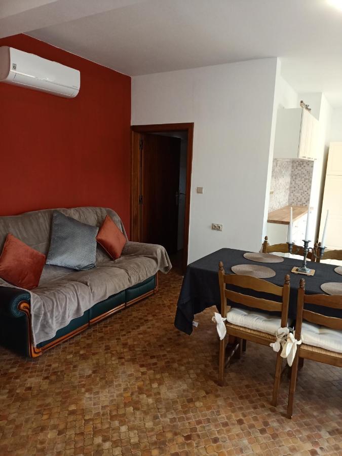 Deux Etangs Poissonneux Au Milieu Des Bois Avec Gite Moderne, La Halte Des Deux Lacs Rosee Exterior photo