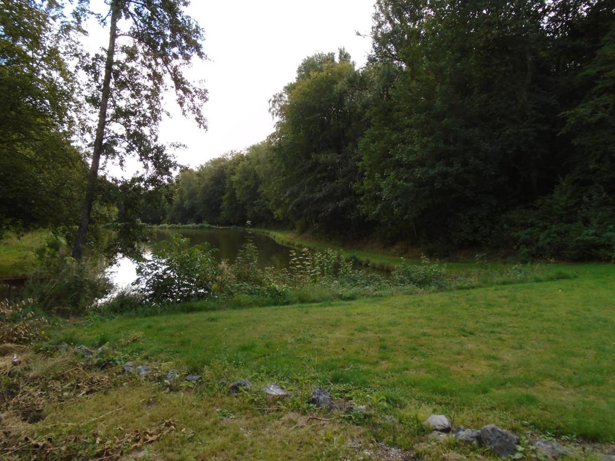 Deux Etangs Poissonneux Au Milieu Des Bois Avec Gite Moderne, La Halte Des Deux Lacs Rosee Exterior photo