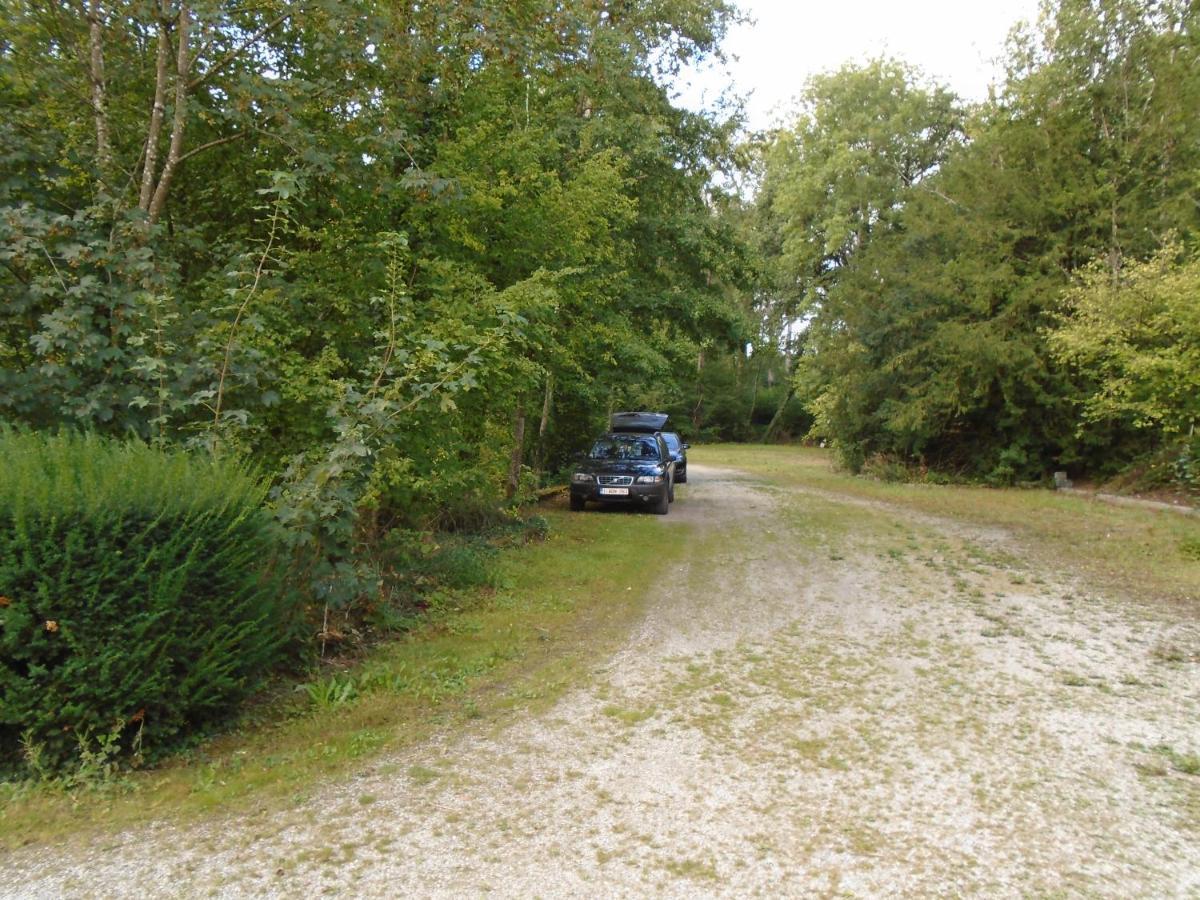 Deux Etangs Poissonneux Au Milieu Des Bois Avec Gite Moderne, La Halte Des Deux Lacs Rosee Exterior photo