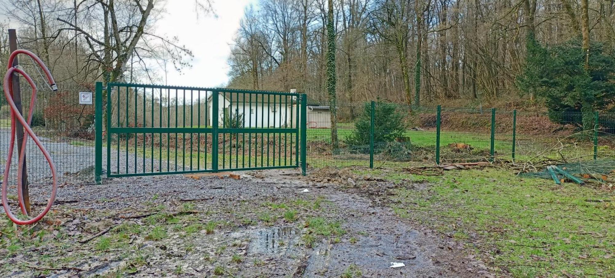 Deux Etangs Poissonneux Au Milieu Des Bois Avec Gite Moderne, La Halte Des Deux Lacs Rosee Exterior photo
