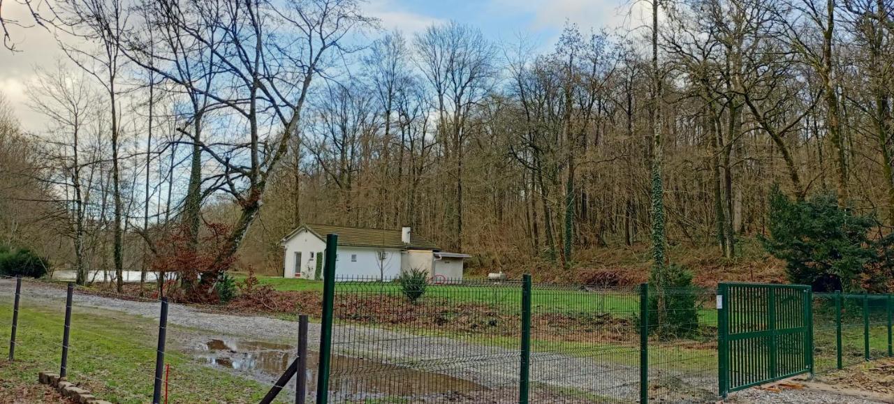 Deux Etangs Poissonneux Au Milieu Des Bois Avec Gite Moderne, La Halte Des Deux Lacs Rosee Exterior photo